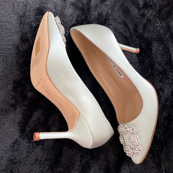 Manolo Blahnik Hangisi Satin Pump - Picture 3 of 6